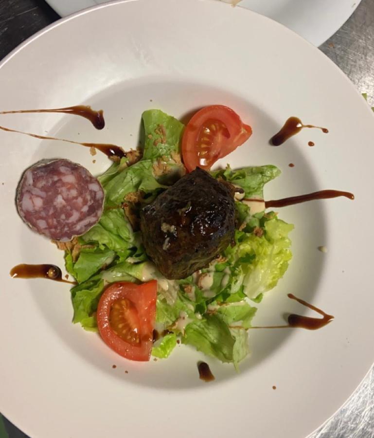 Hotel Restaurant La Renaissance Saint-Cirgues-en-Montagne Dış mekan fotoğraf
